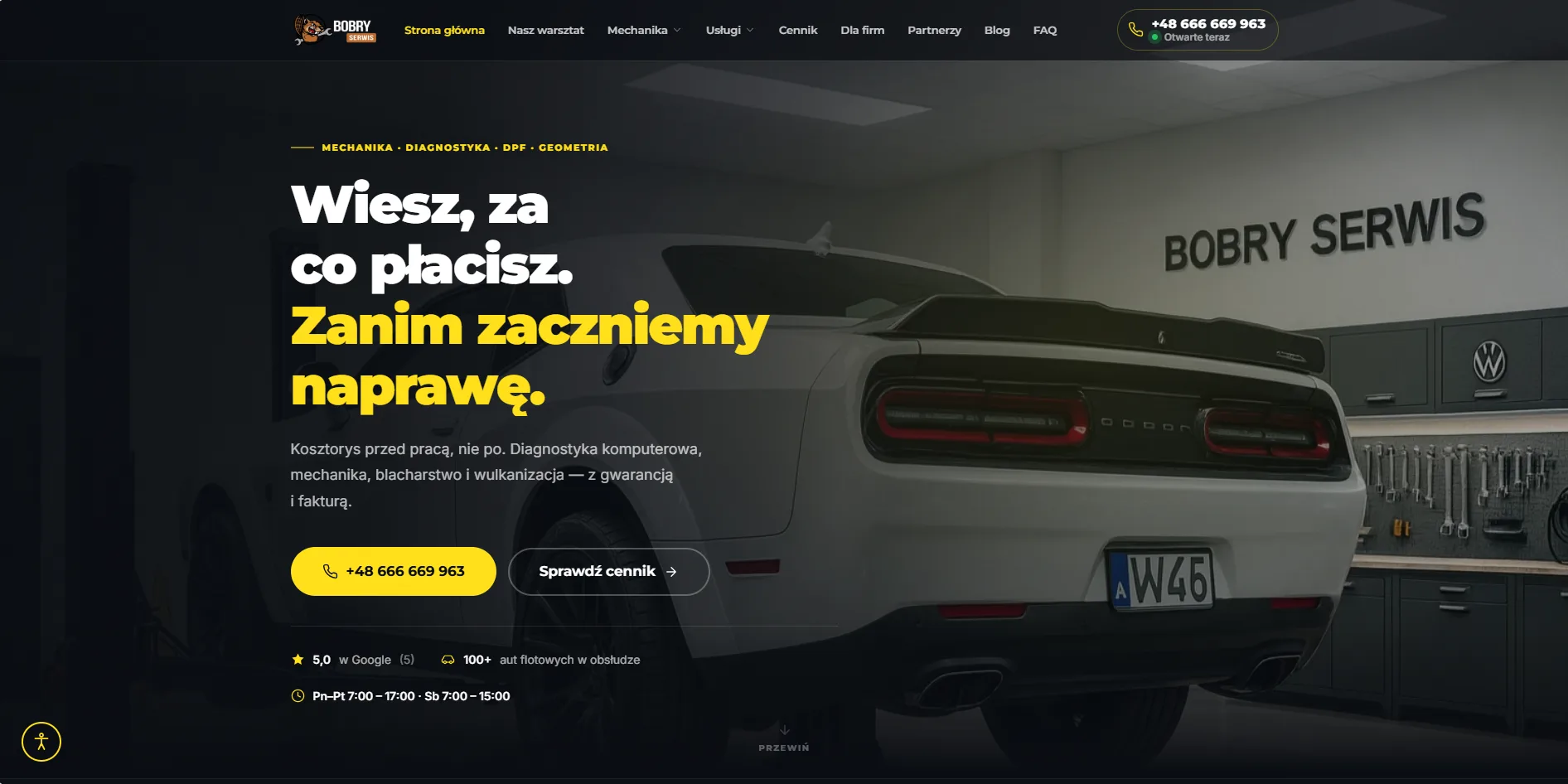 Strona główna Bobry Serwis na ekranie komputera — sekcja powitalna warsztatu samochodowego z obietnicą kosztorysu przed naprawą.